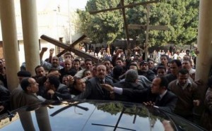 egitto-scontri-con-cristiani-agenti-feriti-al-cairo-1