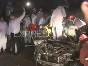 L’auto del giornalista distrutta dall’attentato