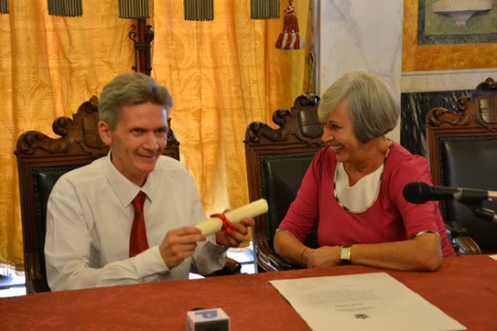 Mark Covell riceve la cittadinanza onoraria di Genova dal sindaco Marta Vincenzi