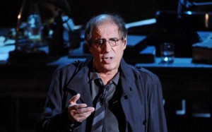 Adriano Celentano sul palo del Teatro Ariston