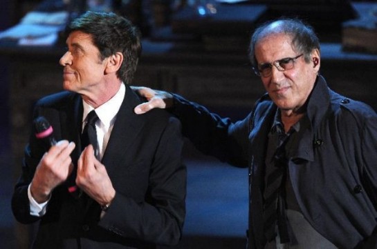 Gianni Morandi e Adriano Celentano sul palco dell’Ariston