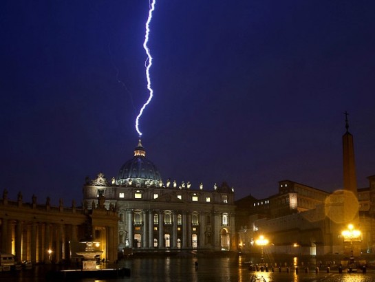 Il fulmine su San Pietro